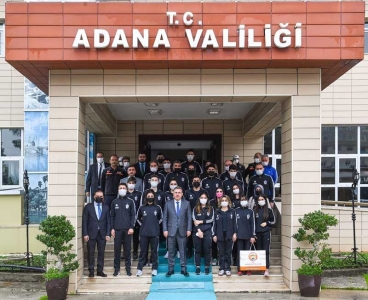 AFAD Gönüllüsü Genç Sporcular Vali Elban'ı ziyaret etti