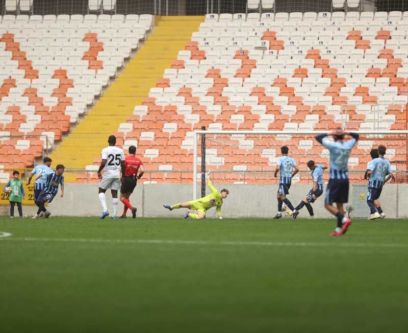 Demirspor'da futbolcu ve antrenör Disiplin Kurulu'na sevk edildi