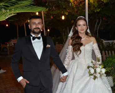 BEŞ YILLIK ARKADAŞLIKLARINI EVLİLİKLE TAÇLANDIRDILAR