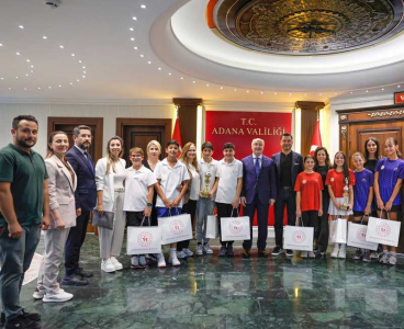 Adana Valisi Köşger, başarılı Tenisçi'leri kabul etti
