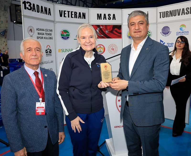 ULUSLARARASI VETERANLAR MASA TENİSİ TURNUVASI BAŞLADI
