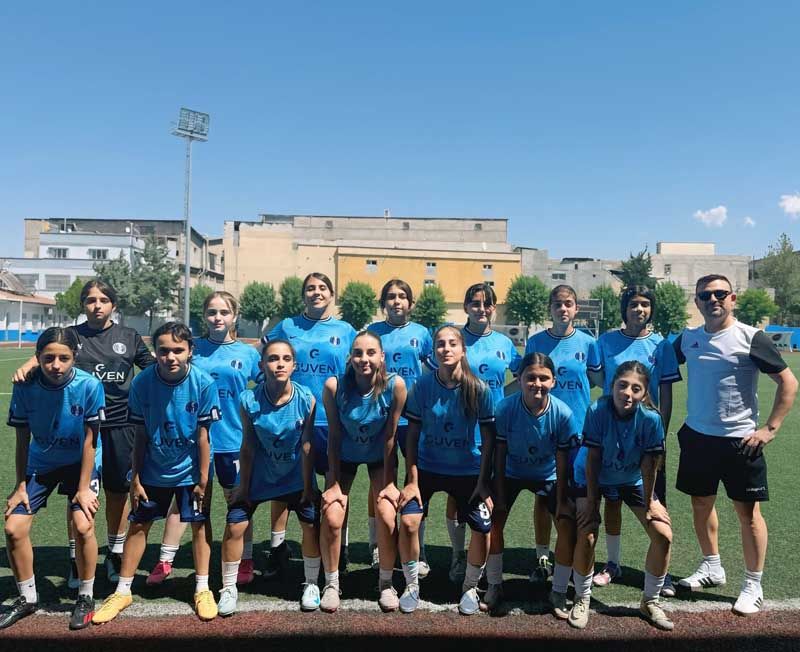 5 Ocak Demirspor U15 takımı hazırlık maçında Çamlıca'yı 3-1 yendi