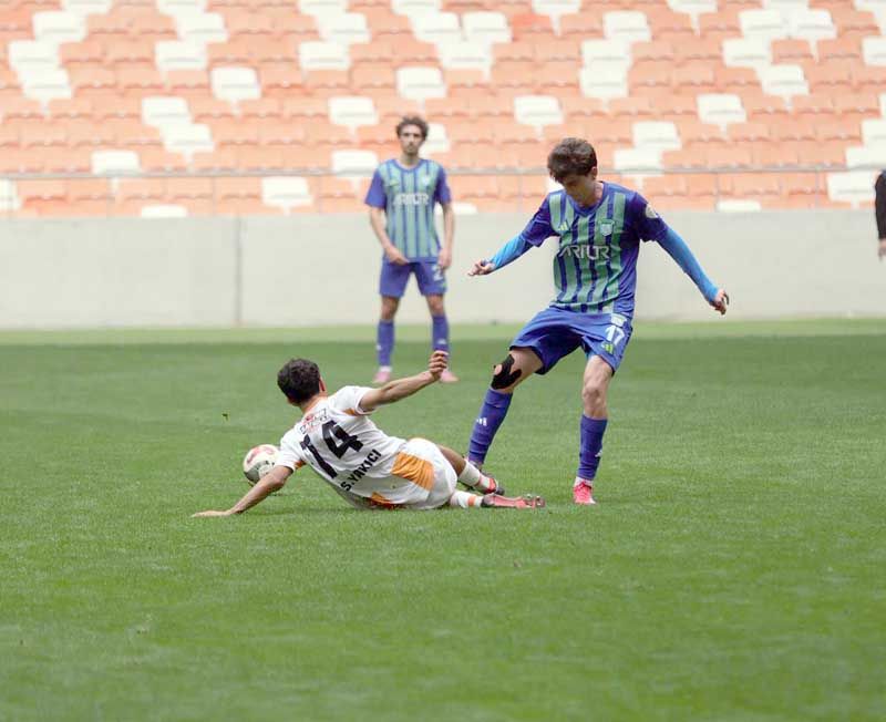 Adanaspor, Arnavutköy Belediyesi'ne penaltı golüyle yenildi: 1-0
