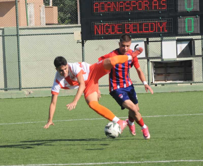 Adanaspor U19, Niğde Belediyesi'ni 3-1'le geçti