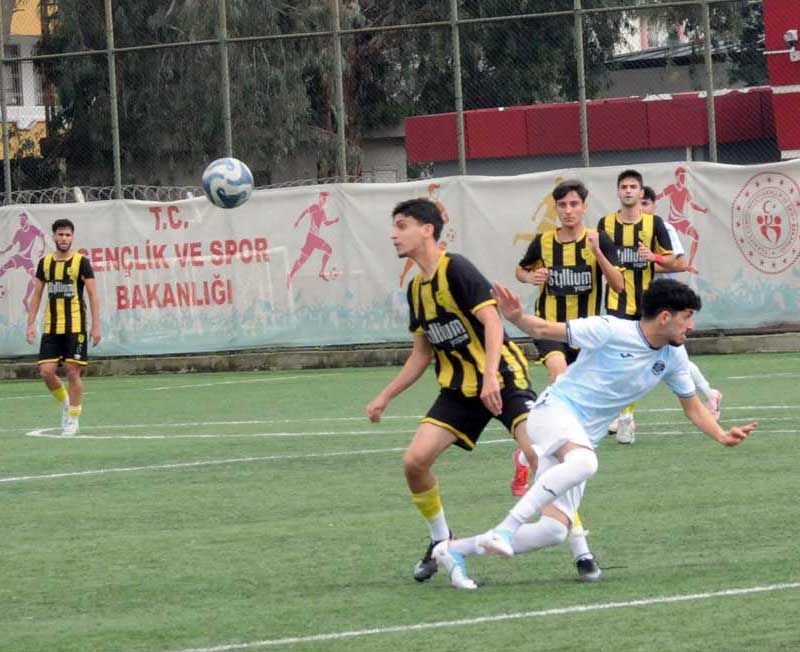 Adana 01 FK, Demirspor'u Hasan'ın golüyle geçti:1-0