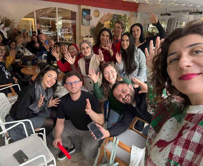 İŞİTME ENGELLİLERDEN BURCU PİŞKİN’E BÜYÜK JEST