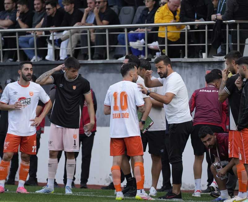 Adana 01 FK'da kritik galibiyetin sevinci yaşanıyor