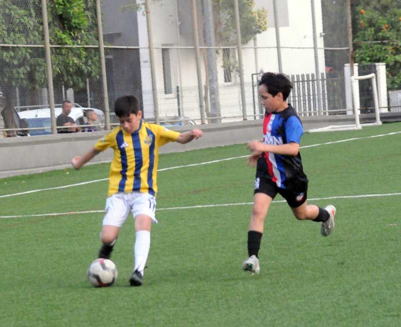 Çukurova Kozaspor yarışı bırakmıyor:7-0