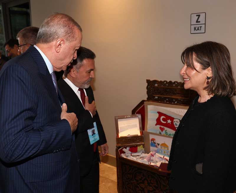 Cumhurbaşkanı Erdoğan’a ‘Kardeşlik Sandığı’ takdim edildi