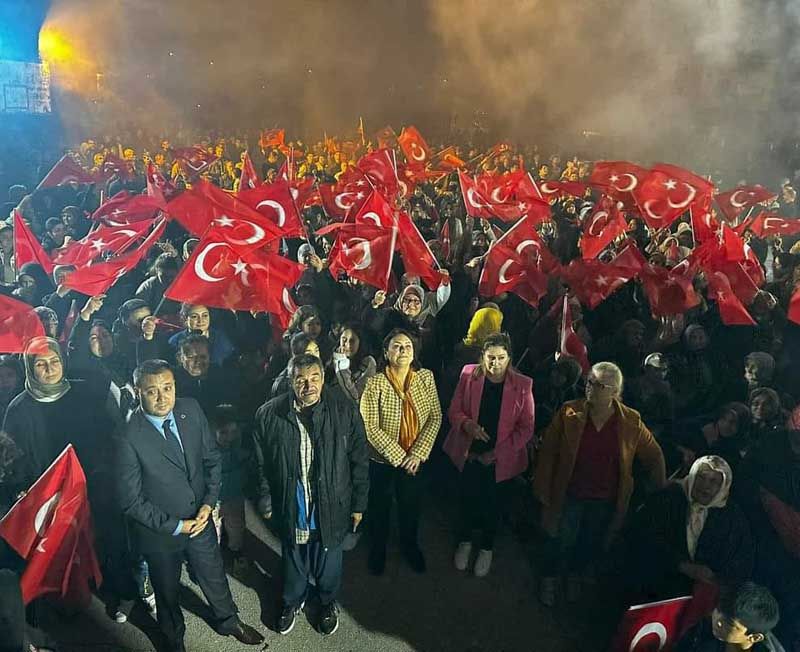 İmamoğlu'nda CHP Mitingine binlerce kişi katıldı