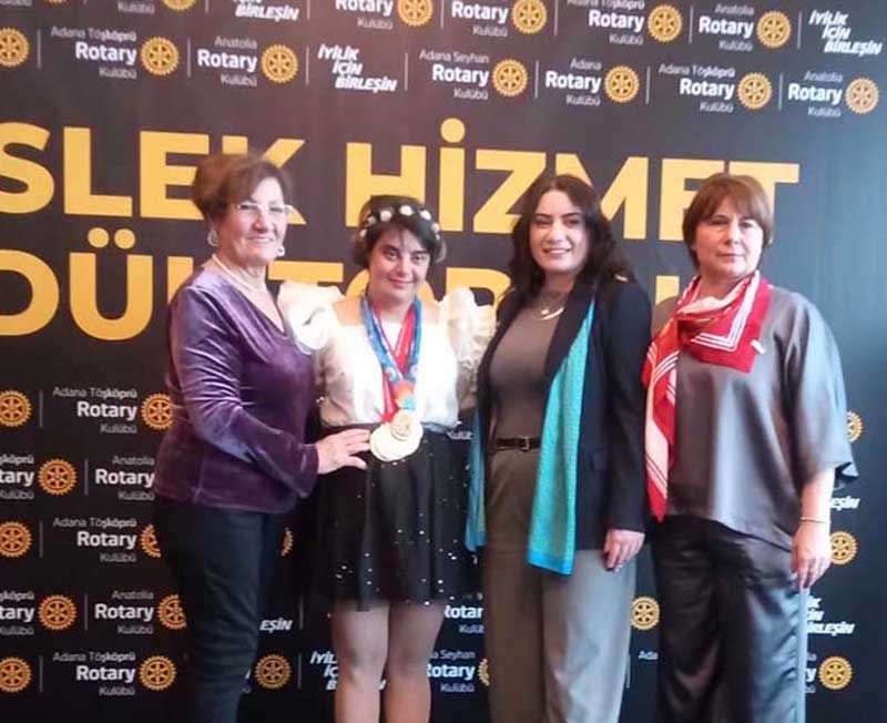TAŞKÖPRÜ ROTARY KULÜBÜNDEN YÜZÜCÜ DİLA'YA TEŞVİK ÖDÜLÜ