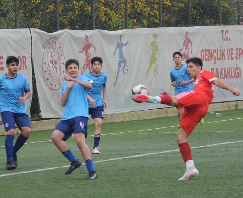 Reşatbeyspor-Sarıçam Kılıçlı 1965 müsabakası dostça bitti: 2-2