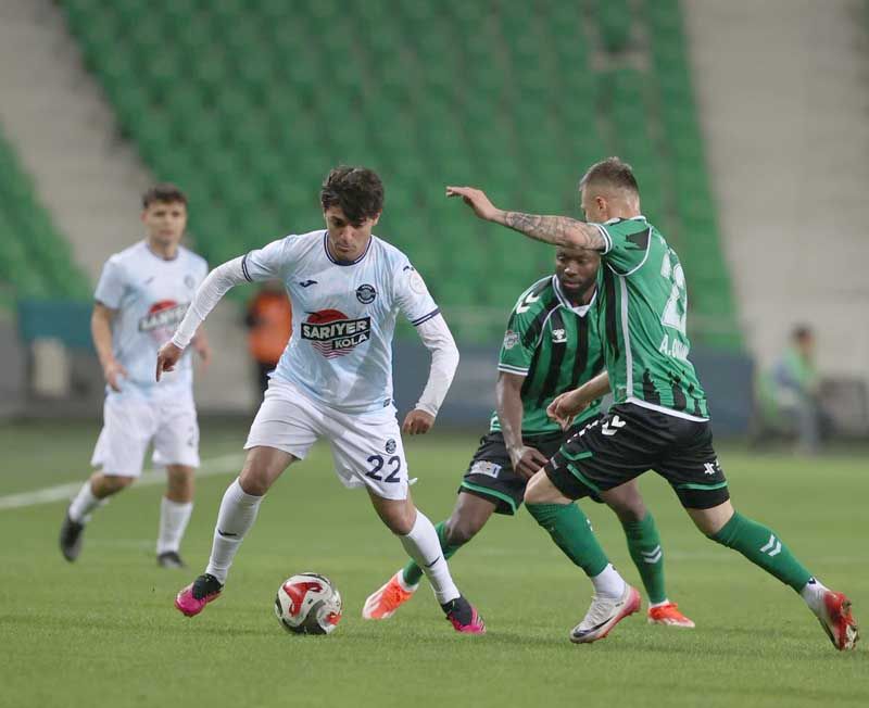 Demirspor deplasmanda Sakaryaspor'a 4-0 kaybetti