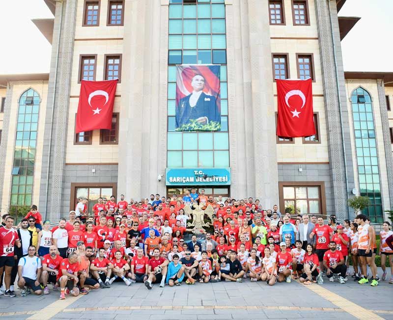 SARIÇAM'DA 350 SPORCU CUMHURİYET İÇİN KOŞTU