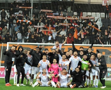 19 Futbolcu ve Kemal Kılıç Adanaspor'dan Ayrıldı