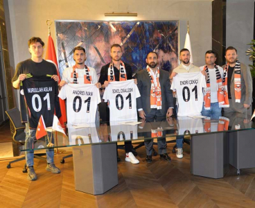 Adanaspor'da 4 oyuncu imza attı, bir futbolcu yolda