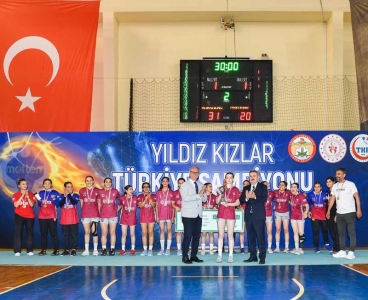 Ada Sokağı Yıldız Kızlar Türkiye Hentbol Şampiyonu oldu