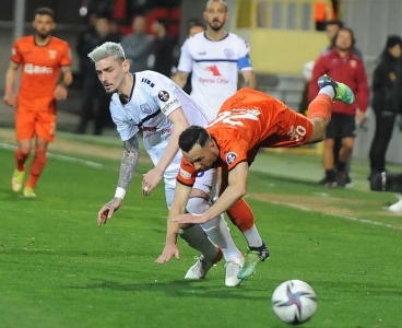 Adanaspor İzmir'de Altınordu'ya yenildi ve ateş hattına girdi:2-0