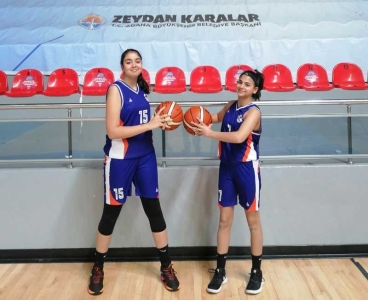 Büyükşehir Belediyespor'lu iki bayan basketbolcu Türkiye Şampiyonasına damga vurdu