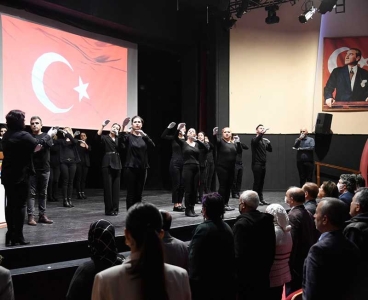 Eğitim alan Büyükşehir personeli, İstiklal Marşı’nı işaret dili ile okudu