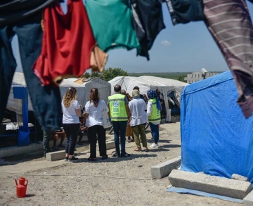 Büyükşehir'den çadırlarda yaşayan tarım işçilerine mobil sağlık-rehberlik hizmeti