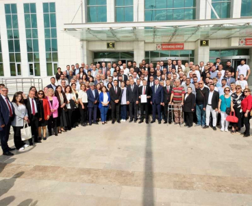Doç. Dr. Anıl Tanburoğlu mazbatasını aldı