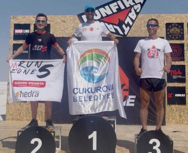 ÇUKUROVALI SPORCULAR TUZ GÖLÜ MARATONUNDAN 3 MADALYAYLA DÖNDÜ