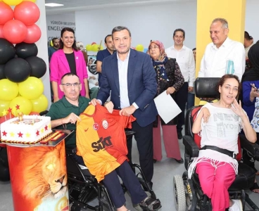 Başkan Kocaispir'den Galatasaray temalı doğum günü sürprizi