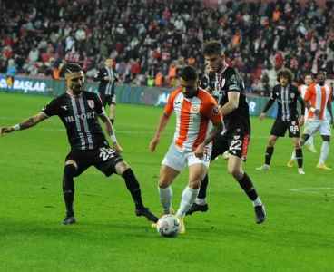 Adanaspor, Samsun'dan VAR kararıyla puansız dönüyor:2-1