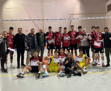 TOKİ Köprülü Anadolu Lisesi voleybol takımı sponsor arıyor