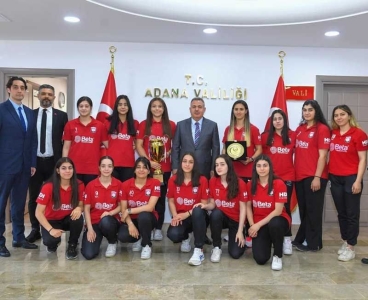 A Milli Kadın Hentbol Takımına çağrılan Tuana Akman Adana'nın gururu oldu