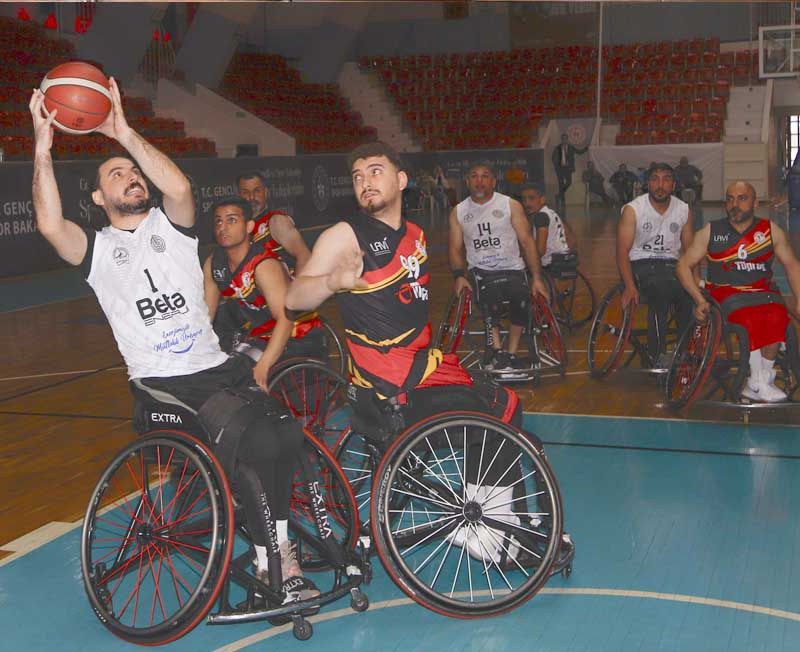 Adana Engelliler evinde kaybetti 61-53