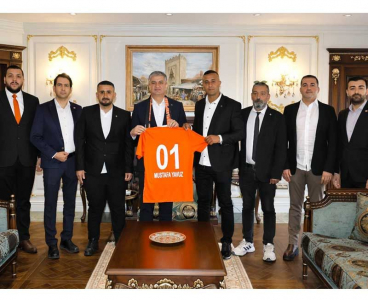 Adanaspor Taraftarlarından Vali Yavuz'a ziyaret