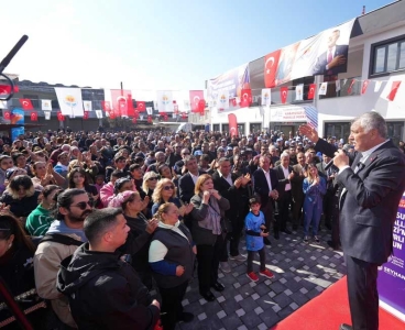Zeydan Karalar ve Akif Kemal Akay Karayusuflu'da Mahalle Merkezi'ni açtı