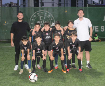 Şampiyon Çocuk Futbol Kulübü, Kurttepe Libero'yu 2-1'le geçti