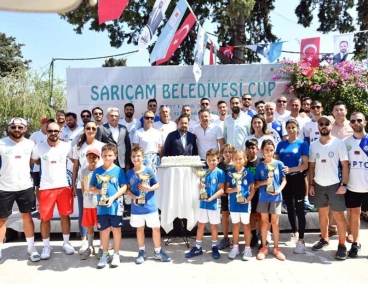 Sonbahar Kupası Tenis Turnuvası'nda ödülleri Başkan Uludağ verdi