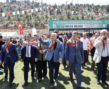 VALİ KÖŞGER 539. GELENEKSEL KIZILDAĞ KARAKUCAK GÜREŞLERİ’Nİ İZLEDİ